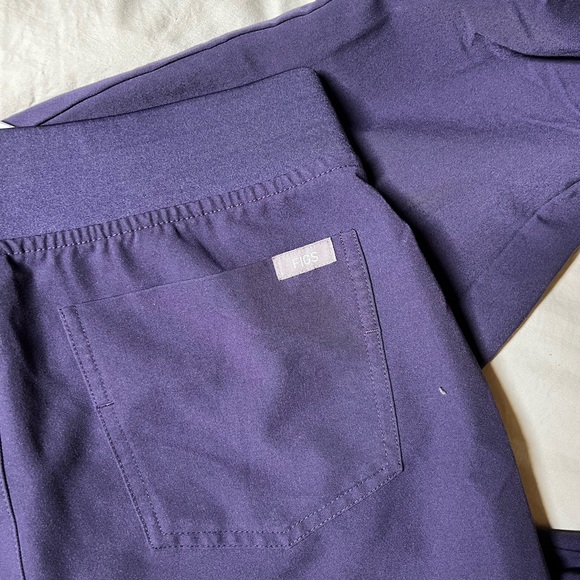 Figs: Purple Shadow Scrub Set - Picture 6 of 6